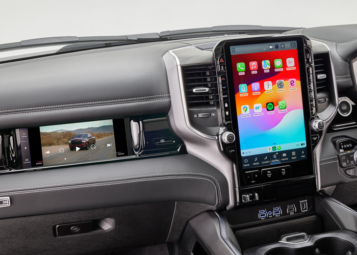 Passenger and central console screen in a RAM