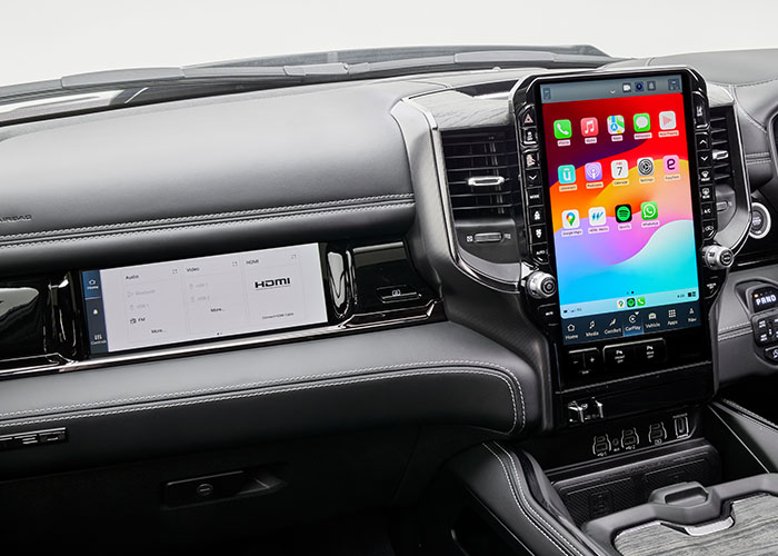 Passenger and central console screen in a RAM